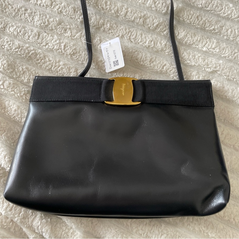 Vintage Ferragamo Women Bag Salvatore Rose Ribbon Gold Hardware Shoulder